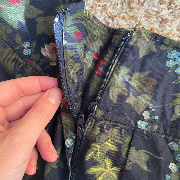 Herman Geist Vintage Floral Pleated Skirt with Pockets - Picture 4 of 9